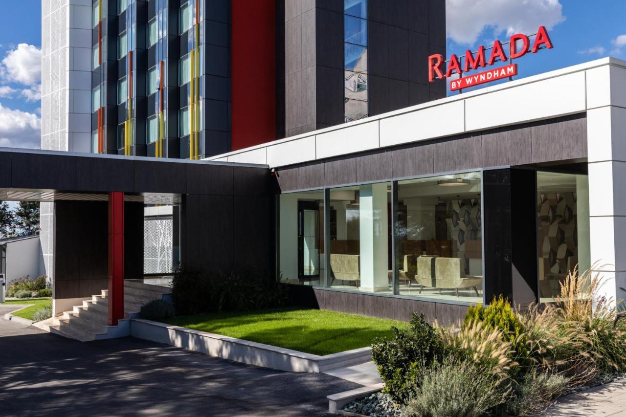 מלון Ramada By Wyndham Slatina Parc מראה חיצוני תמונה