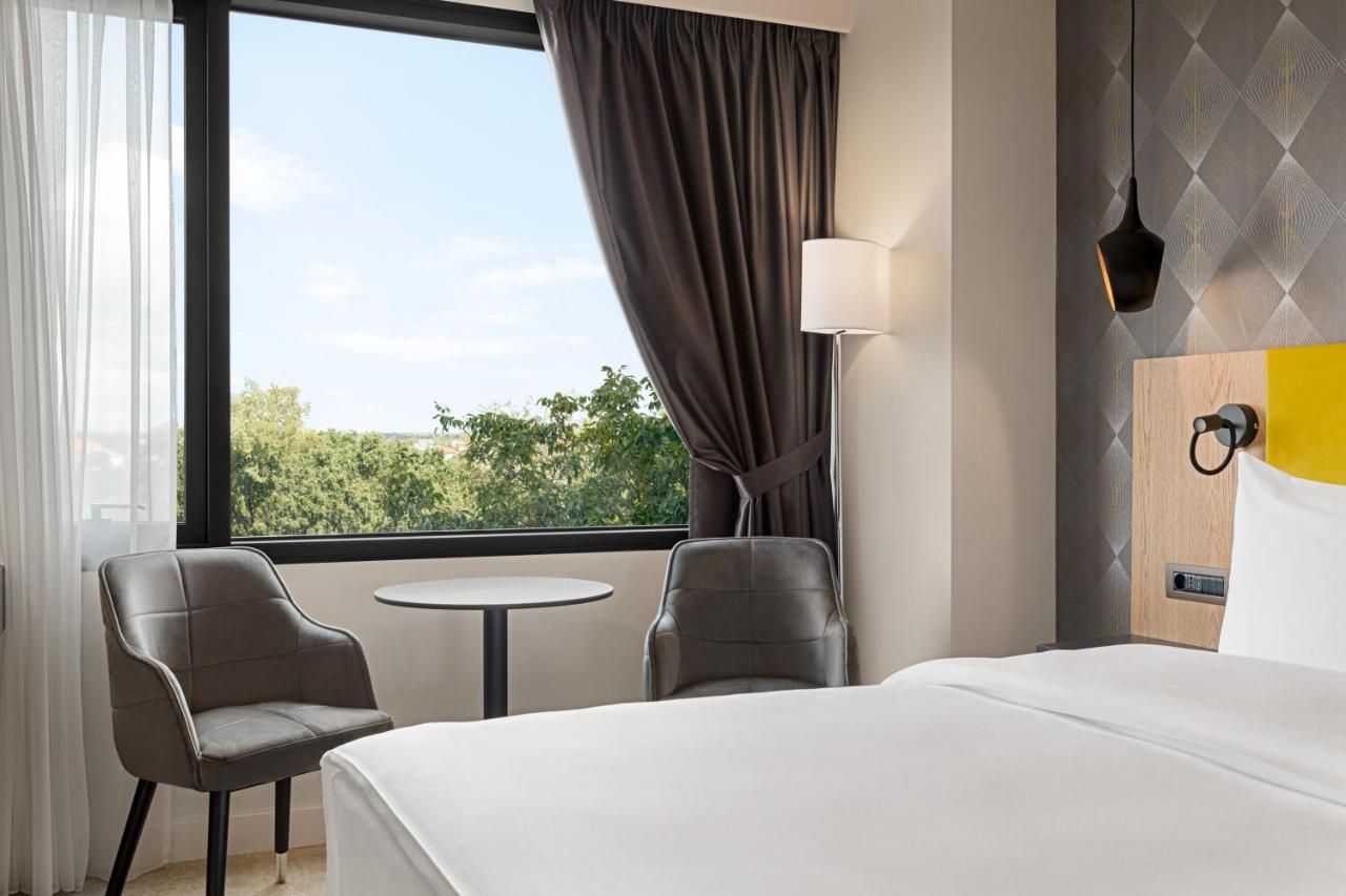 מלון Ramada By Wyndham Slatina Parc מראה חיצוני תמונה