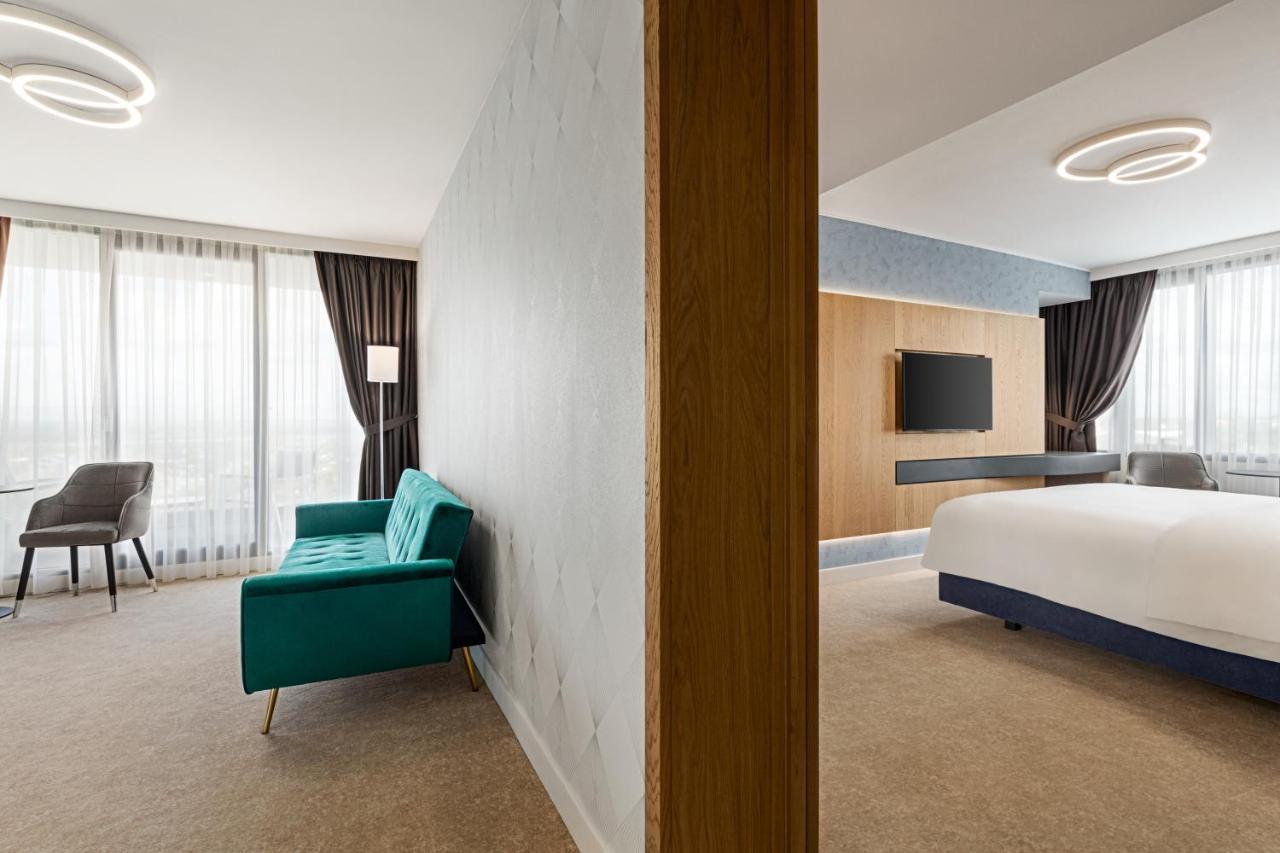 מלון Ramada By Wyndham Slatina Parc מראה חיצוני תמונה