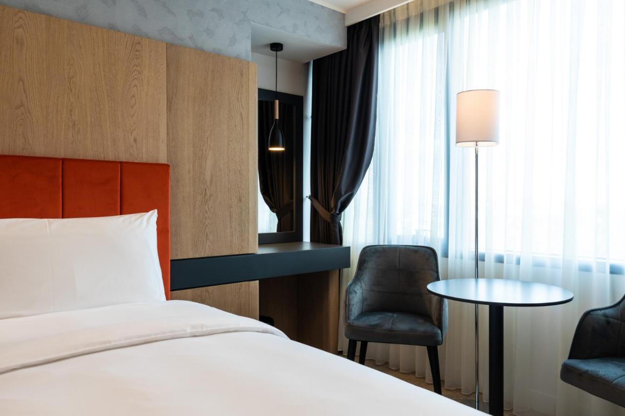 מלון Ramada By Wyndham Slatina Parc מראה חיצוני תמונה
