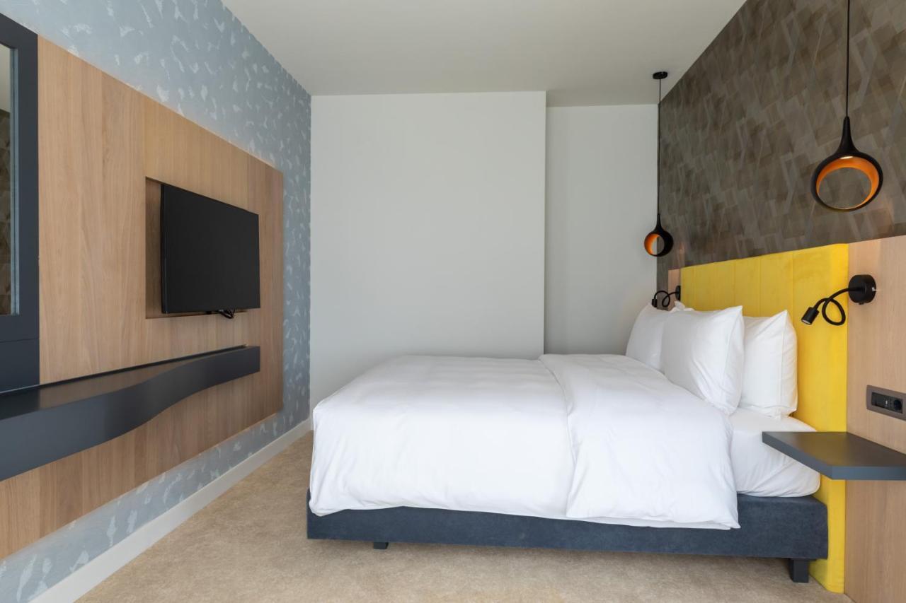 מלון Ramada By Wyndham Slatina Parc מראה חיצוני תמונה
