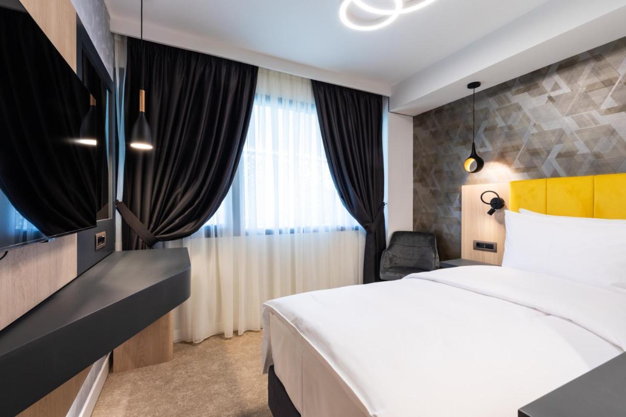 מלון Ramada By Wyndham Slatina Parc מראה חיצוני תמונה