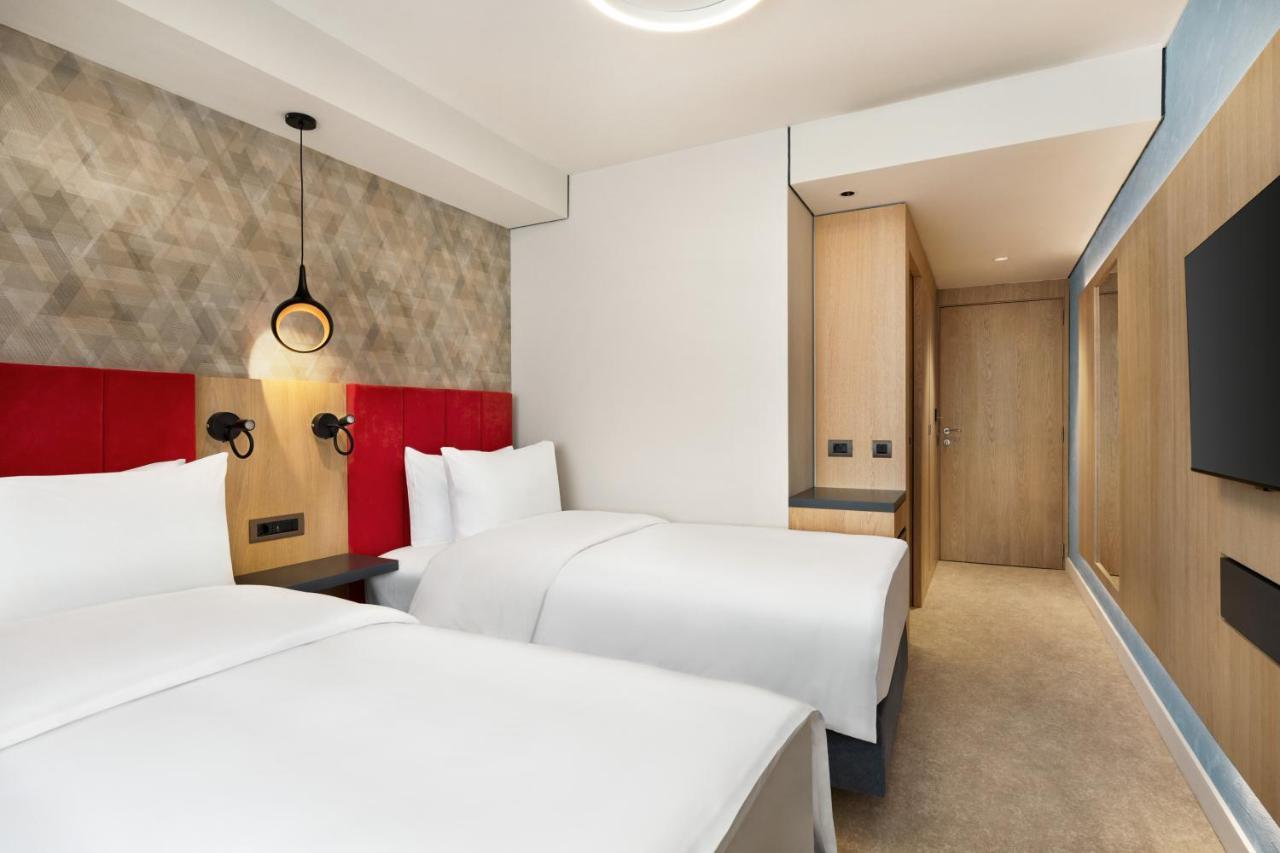 מלון Ramada By Wyndham Slatina Parc מראה חיצוני תמונה