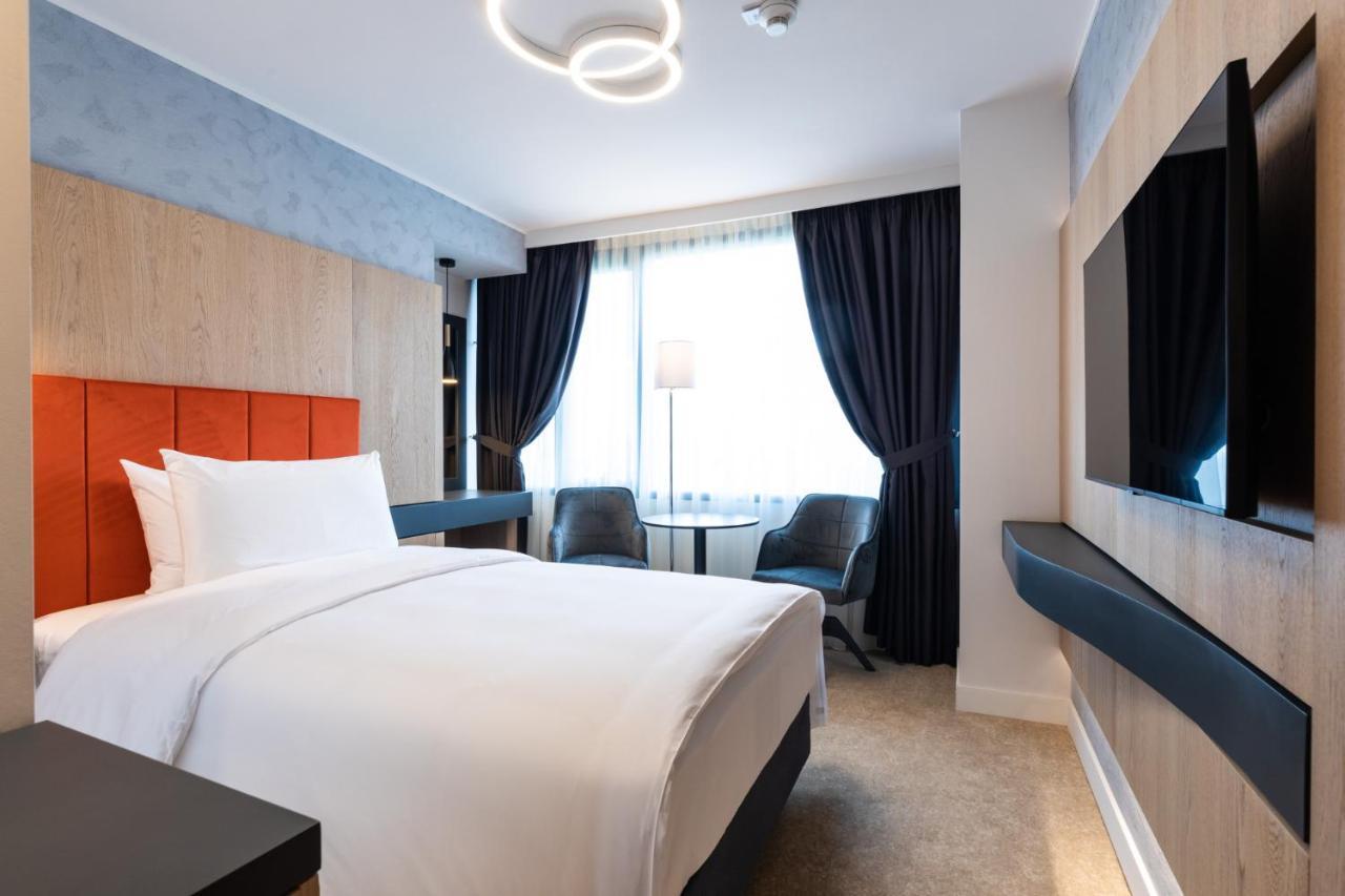 מלון Ramada By Wyndham Slatina Parc מראה חיצוני תמונה