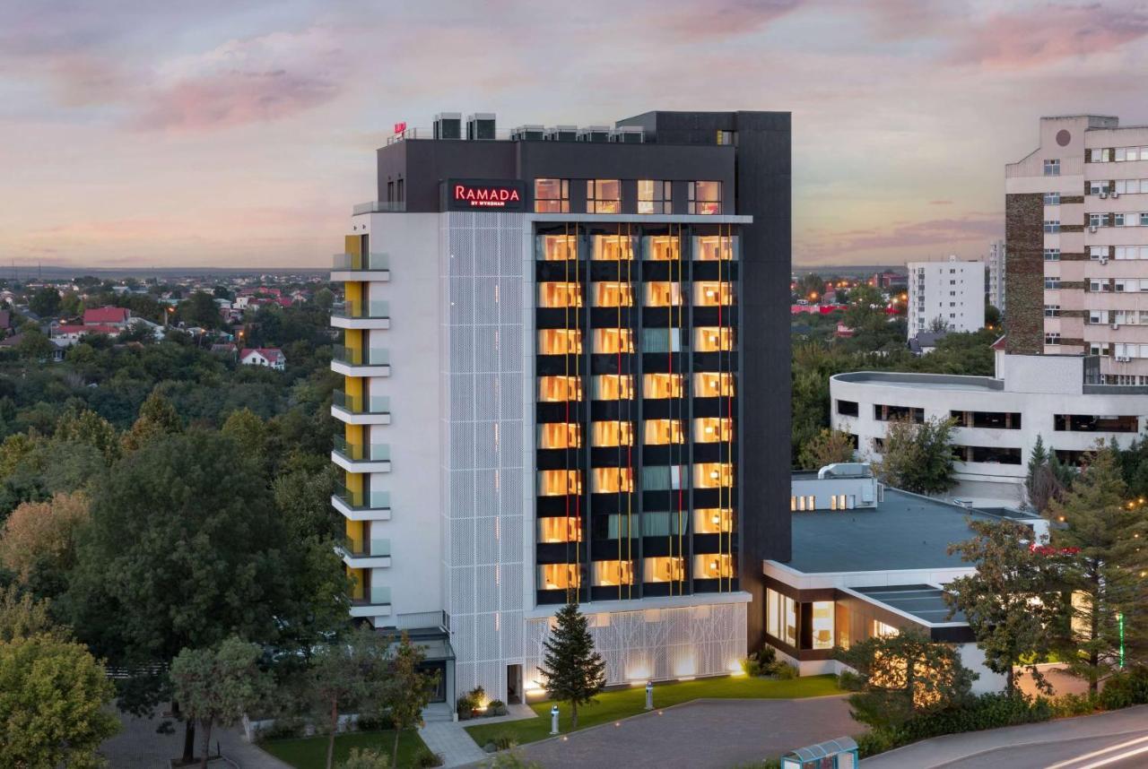מלון Ramada By Wyndham Slatina Parc מראה חיצוני תמונה