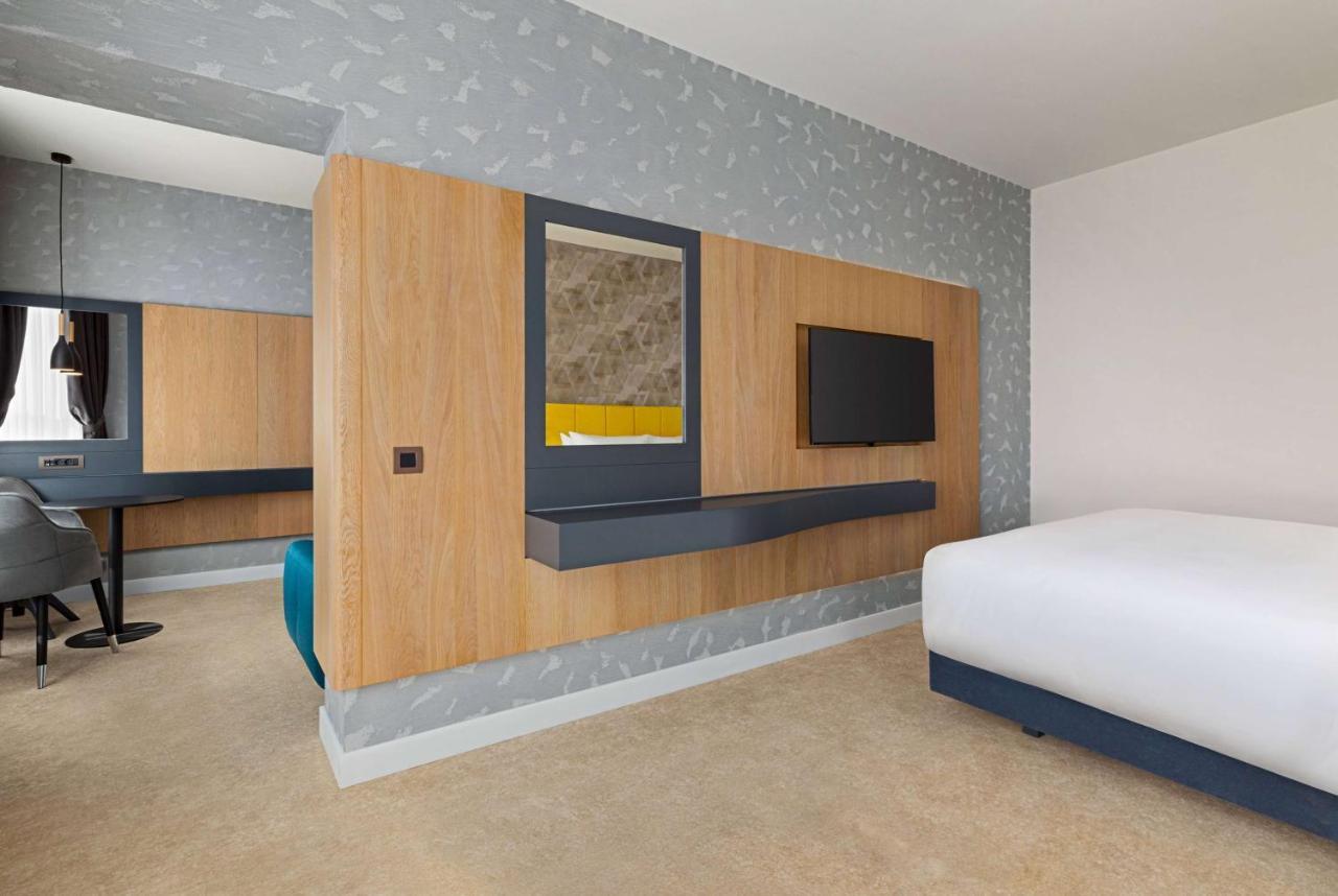 מלון Ramada By Wyndham Slatina Parc מראה חיצוני תמונה