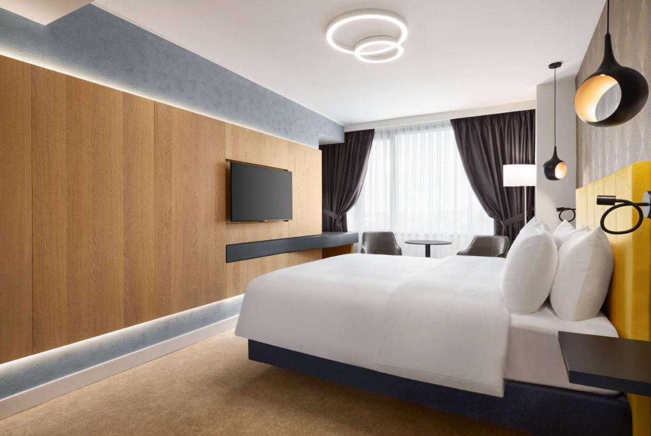 מלון Ramada By Wyndham Slatina Parc מראה חיצוני תמונה
