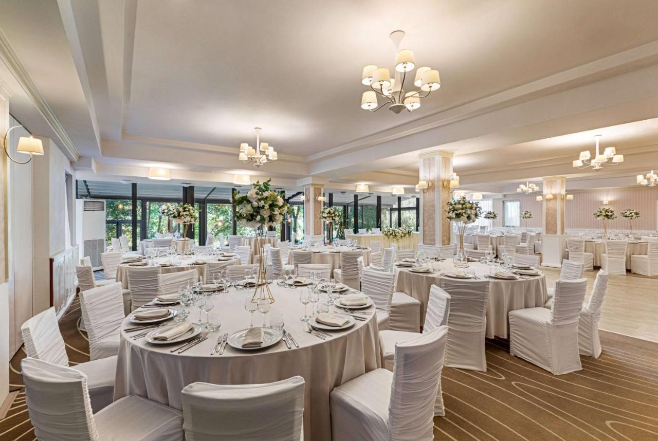 מלון Ramada By Wyndham Slatina Parc מראה חיצוני תמונה