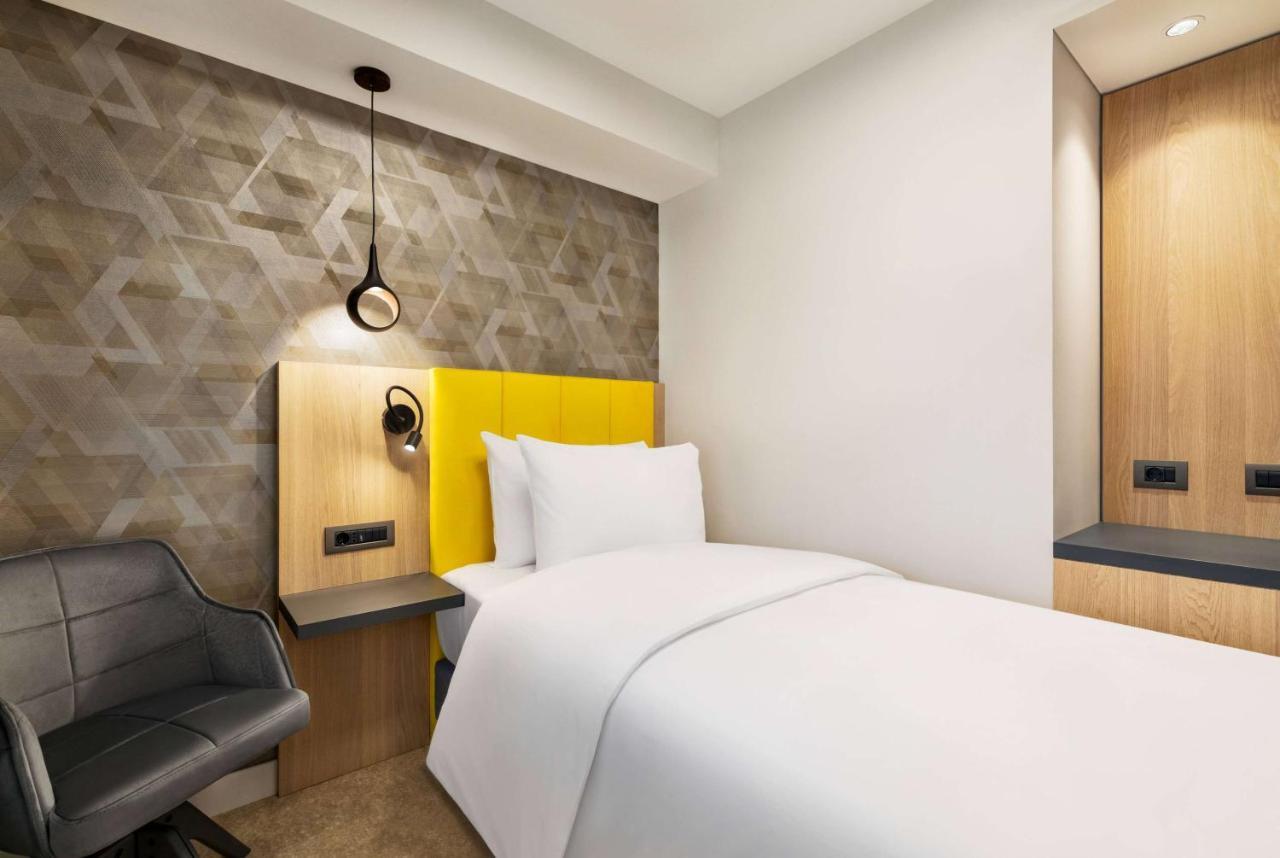 מלון Ramada By Wyndham Slatina Parc מראה חיצוני תמונה