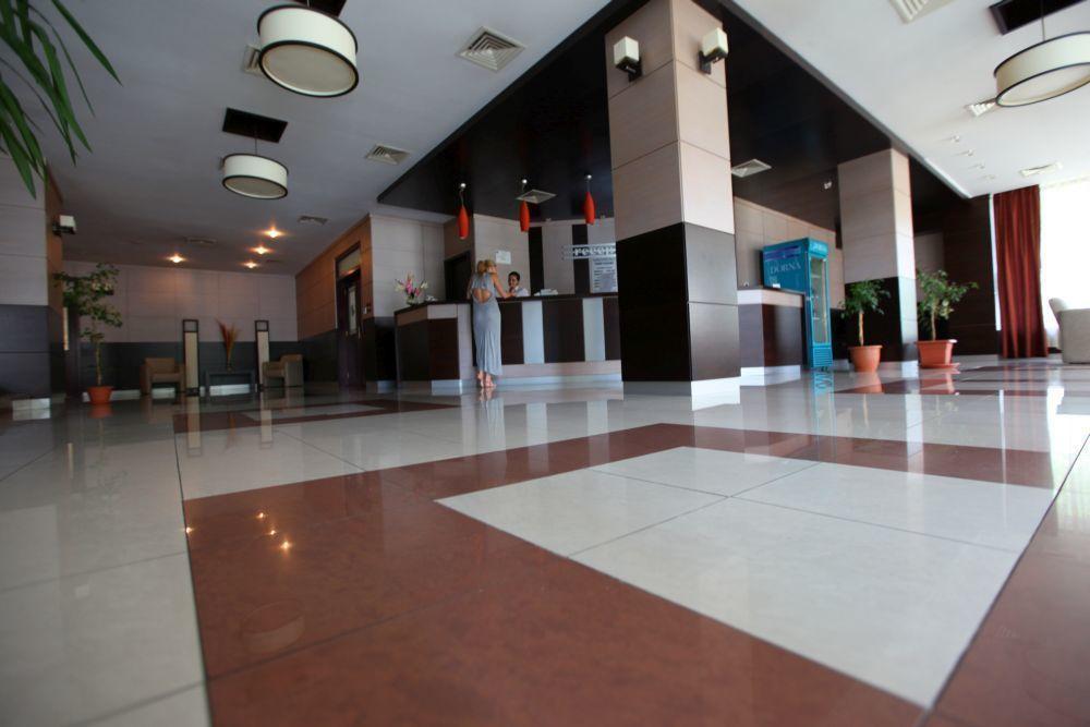 מלון Ramada By Wyndham Slatina Parc מראה חיצוני תמונה