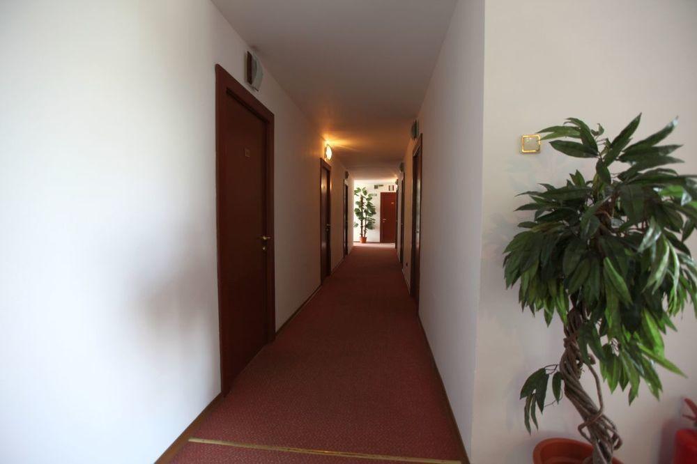 מלון Ramada By Wyndham Slatina Parc מראה חיצוני תמונה
