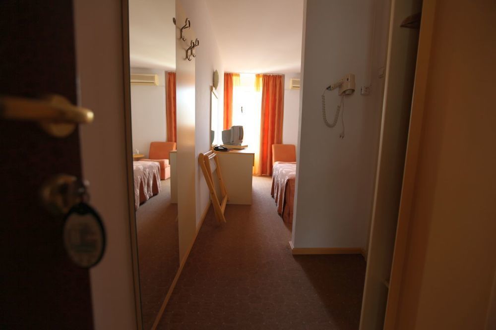 מלון Ramada By Wyndham Slatina Parc מראה חיצוני תמונה