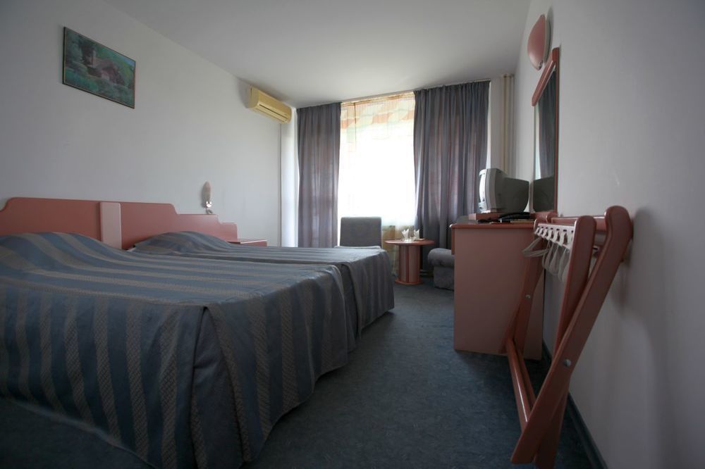 מלון Ramada By Wyndham Slatina Parc מראה חיצוני תמונה