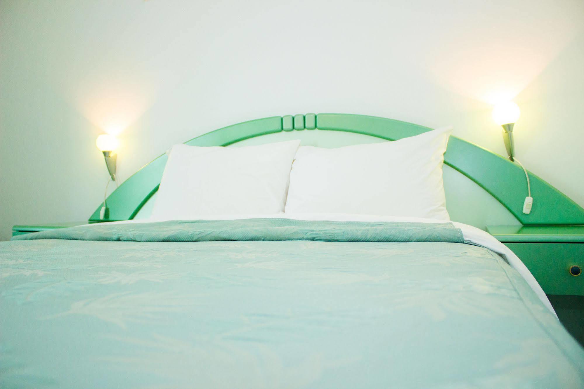מלון Ramada By Wyndham Slatina Parc מראה חיצוני תמונה