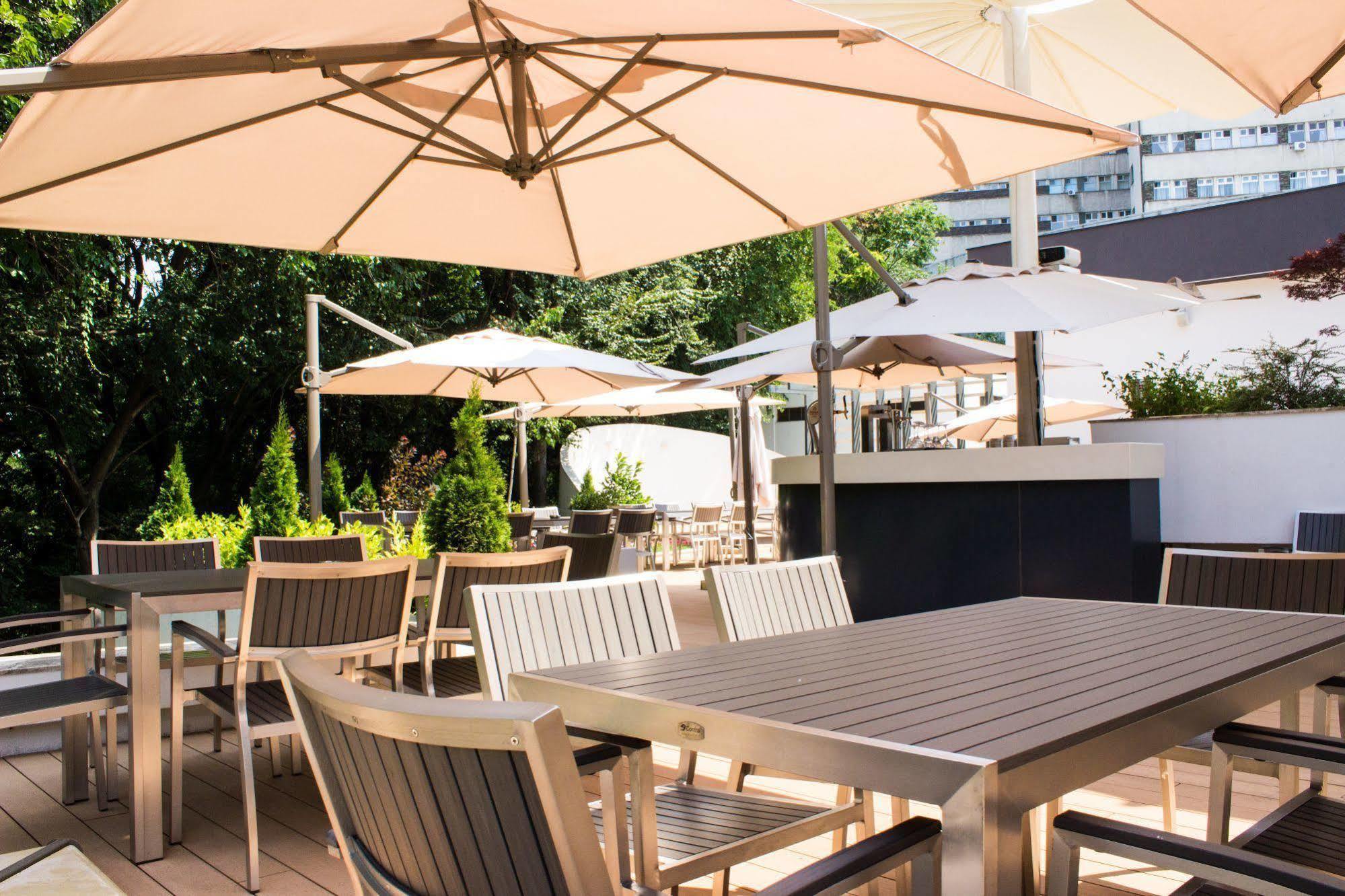 מלון Ramada By Wyndham Slatina Parc מראה חיצוני תמונה